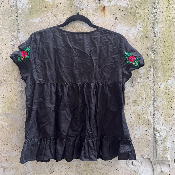 Ingenue New York Black Embroidered Floral Peasant Top, Size M - Picture 8 of 8